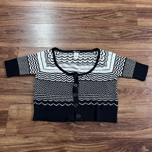 Mandee Womens Cropped Cardigan Short Sleeve Sweater Black Botton Down Sz Medium - Picture 1 of 5